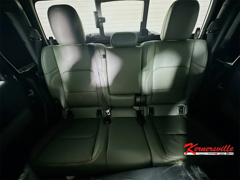 2025 Jeep JT Gladiator - Image 10 of 21