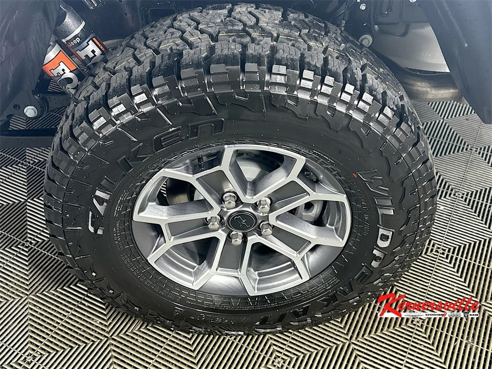 2025 Jeep JT Gladiator - Image 17 of 21