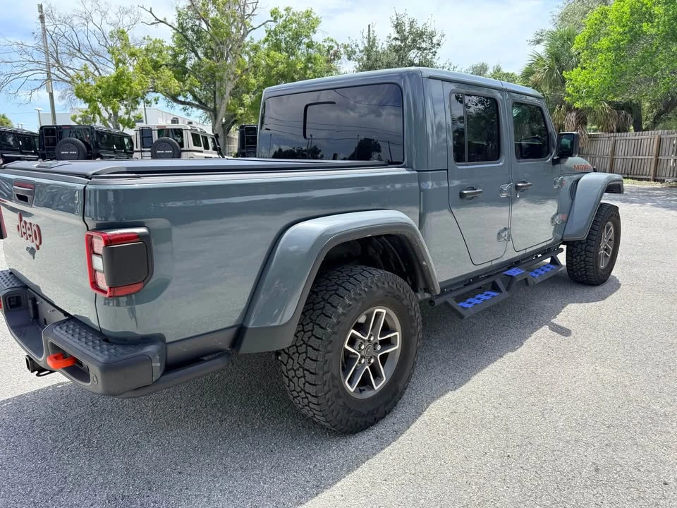 2025 Jeep JT Gladiator - Image 5 of 18