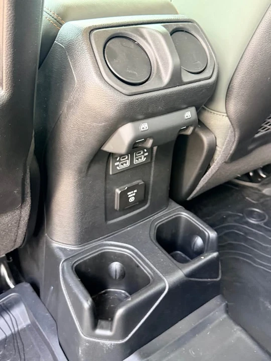 2025 Jeep JT Gladiator - Image 10 of 18
