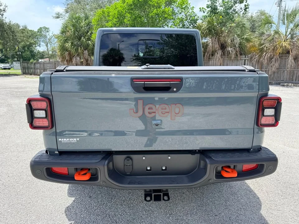 2025 Jeep JT Gladiator - Image 7 of 18