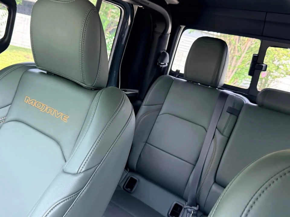 2025 Jeep JT Gladiator - Image 17 of 18