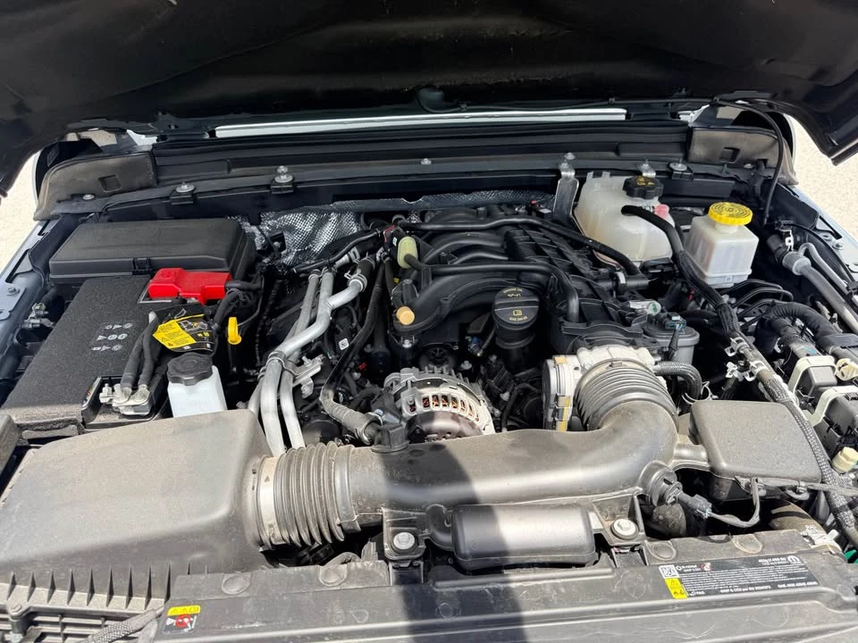 2025 Jeep JT Gladiator - Image 15 of 18