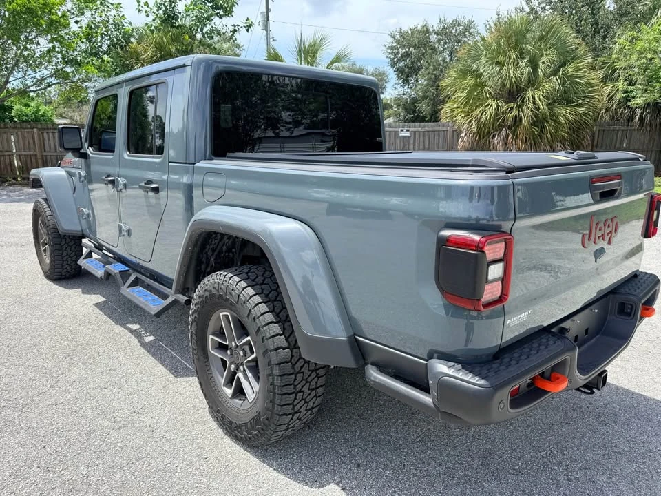 2025 Jeep JT Gladiator - Image 8 of 18