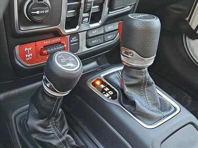 2025 Jeep JT Gladiator - Image 18 of 19