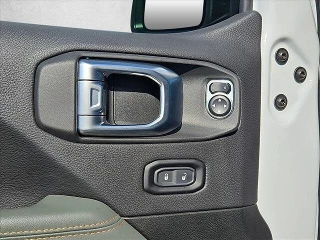 2025 Jeep JT Gladiator - Image 12 of 19