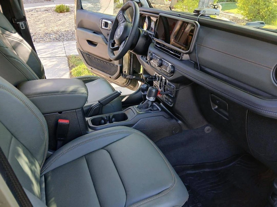 2025 Jeep JT Gladiator - Image 12 of 17