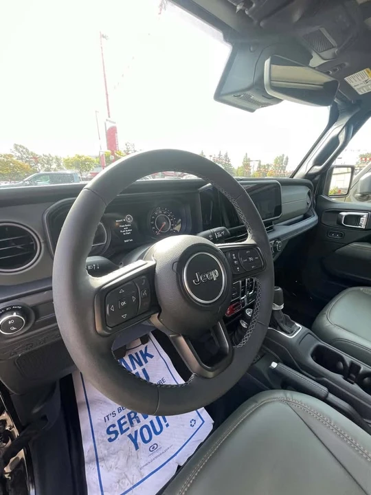 2025 Jeep JT Gladiator - Image 12 of 14