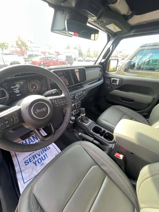 2025 Jeep JT Gladiator - Image 9 of 14