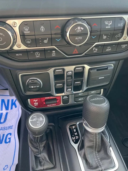 2025 Jeep JT Gladiator - Image 11 of 14