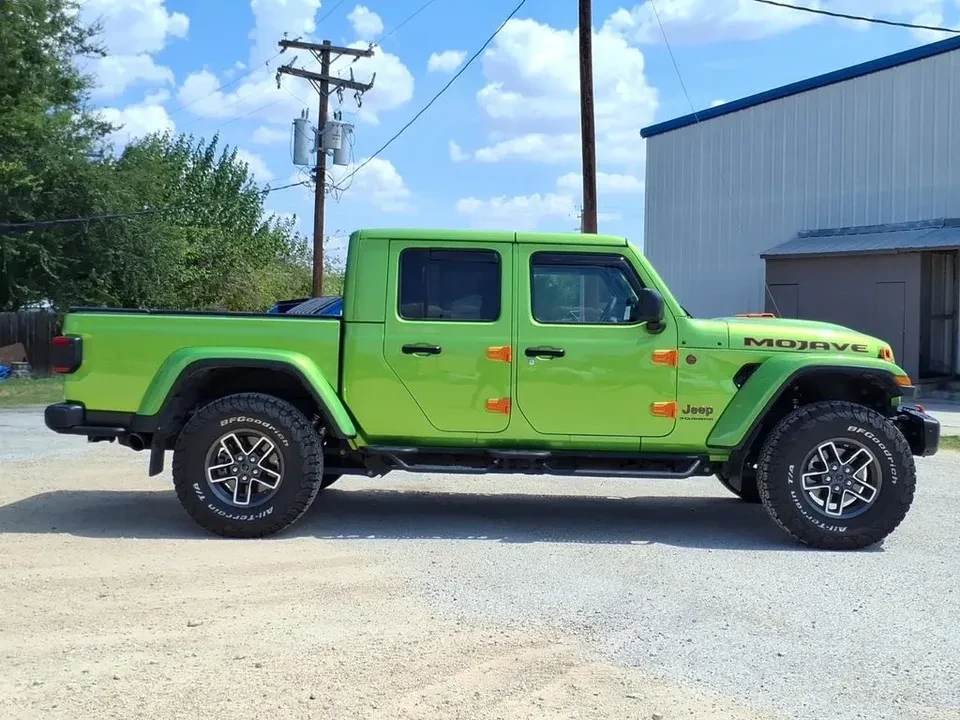 2025 Jeep JT Gladiator - Image 4 of 10