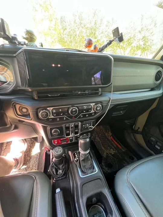 2025 Jeep JT Gladiator - Image 7 of 21