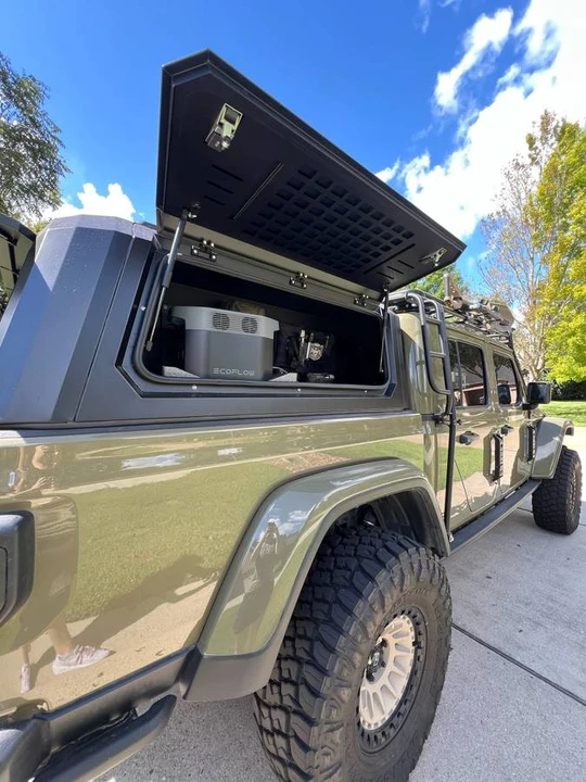 2025 Jeep JT Gladiator - Image 11 of 21