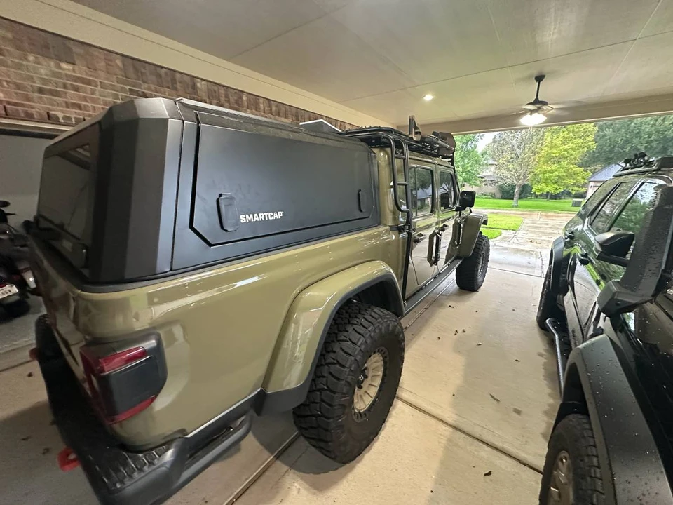 2025 Jeep JT Gladiator - Image 16 of 21