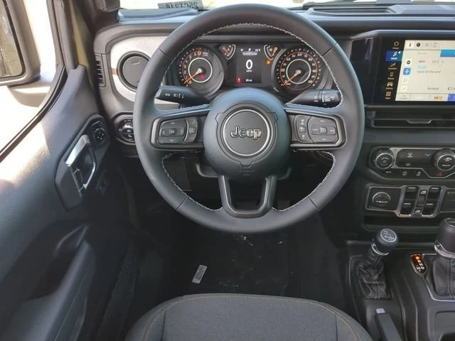 2025 Jeep JT Gladiator - Image 14 of 19