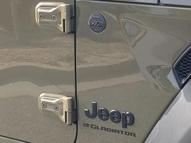2025 Jeep JT Gladiator - Image 11 of 19