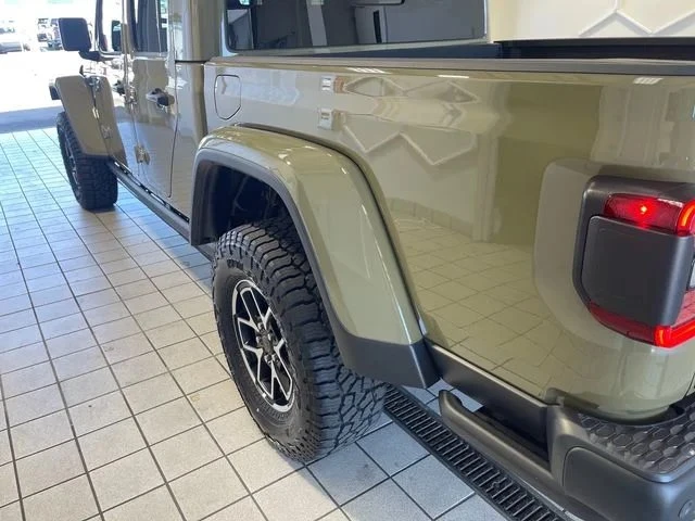 2025 Jeep JT Gladiator - Image 18 of 19