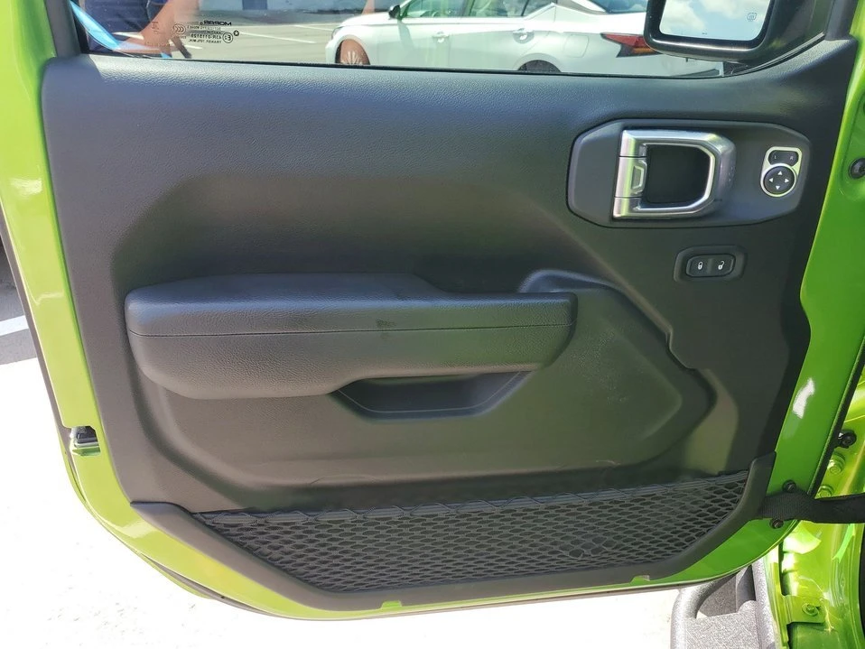 2025 Jeep JT Gladiator - Image 9 of 20