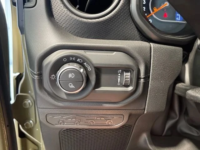 2025 Jeep JT Gladiator - Image 13 of 19