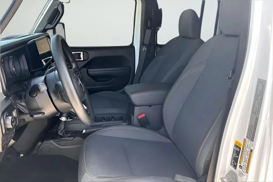 2025 Jeep JT Gladiator - Image 18 of 20
