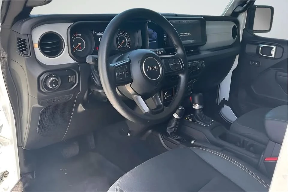 2025 Jeep JT Gladiator - Image 14 of 20