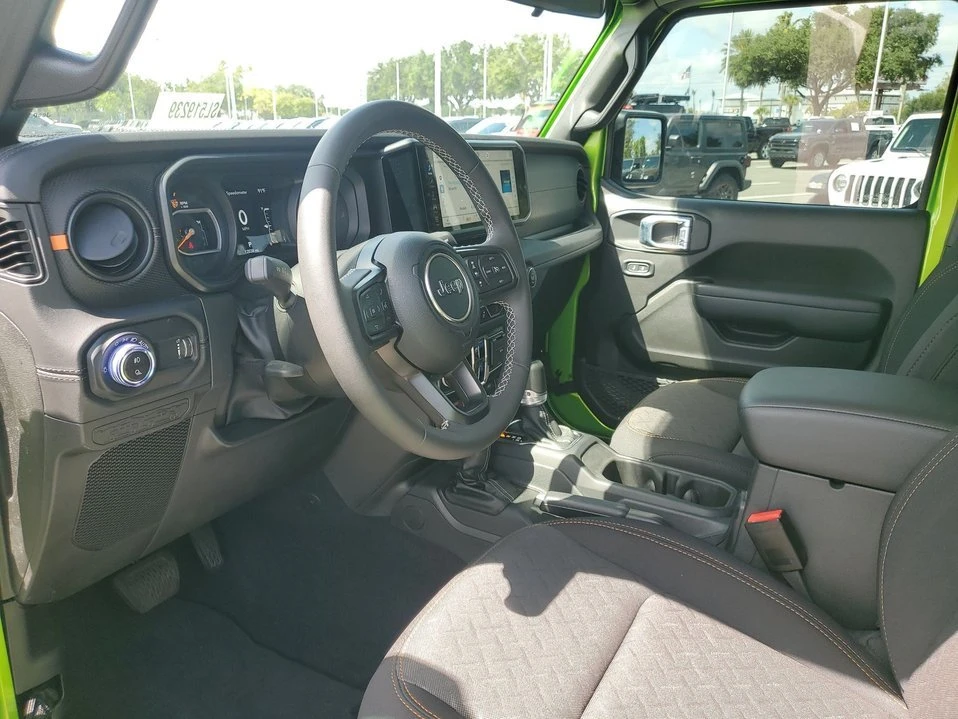 2025 Jeep JT Gladiator - Image 11 of 20