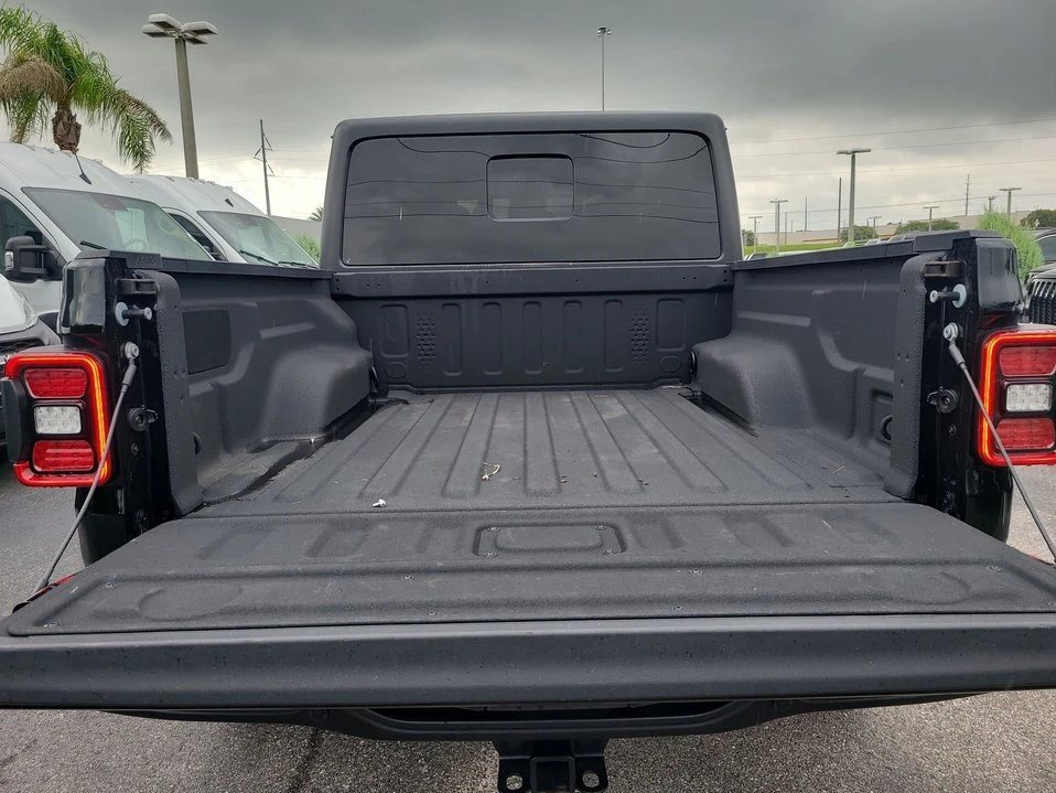 2025 Jeep JT Gladiator - Image 8 of 20