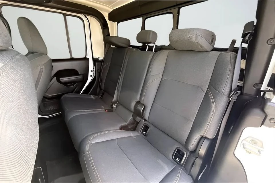 2025 Jeep JT Gladiator - Image 19 of 20