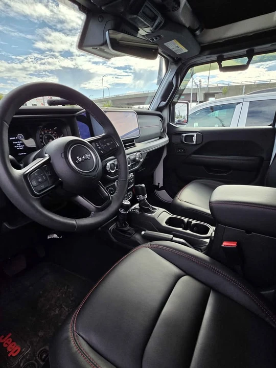 2025 Jeep JT Gladiator - Image 11 of 12