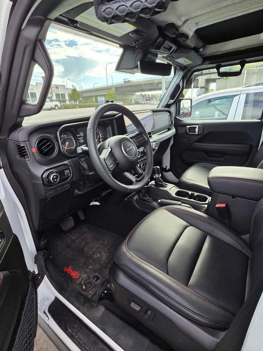 2025 Jeep JT Gladiator - Image 10 of 12