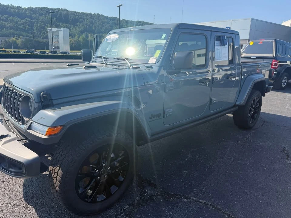 2025 Jeep JT Gladiator - Image 7 of 10