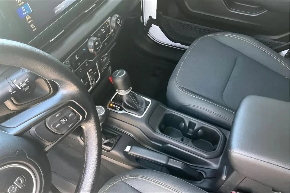 2025 Jeep JT Gladiator - Image 15 of 20