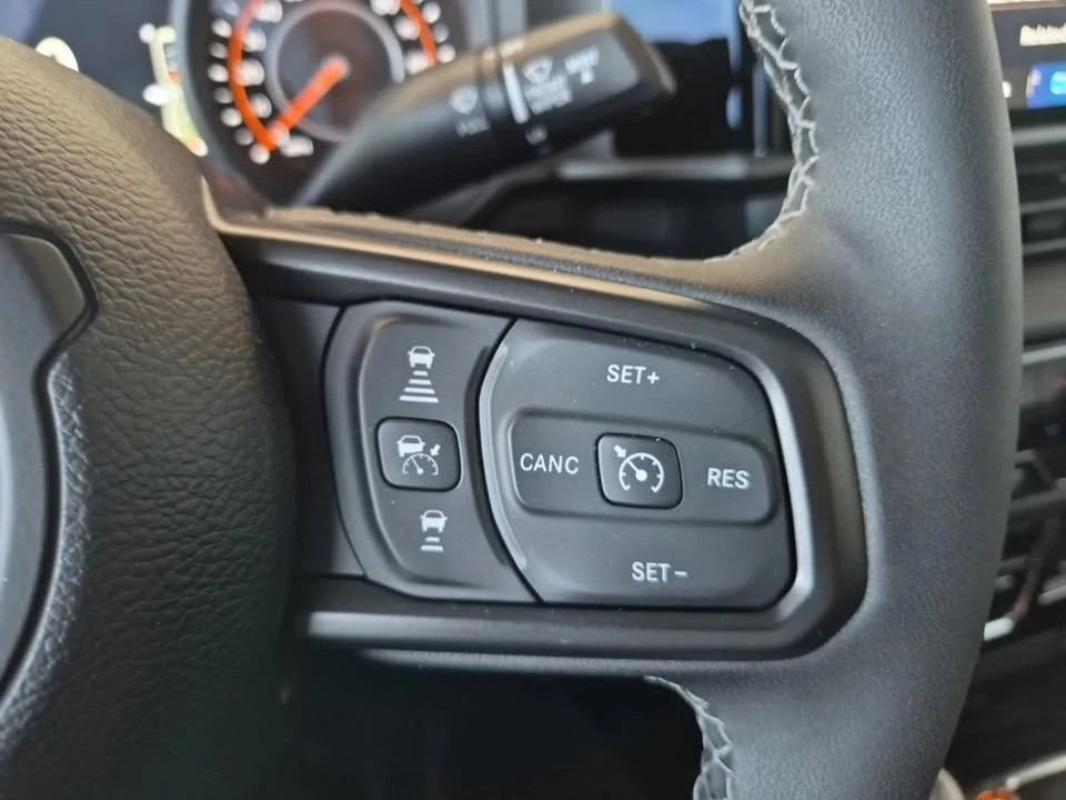 2025 Jeep JT Gladiator - Image 13 of 18