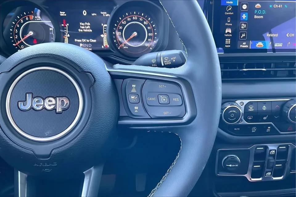 2025 Jeep JT Gladiator - Image 11 of 20