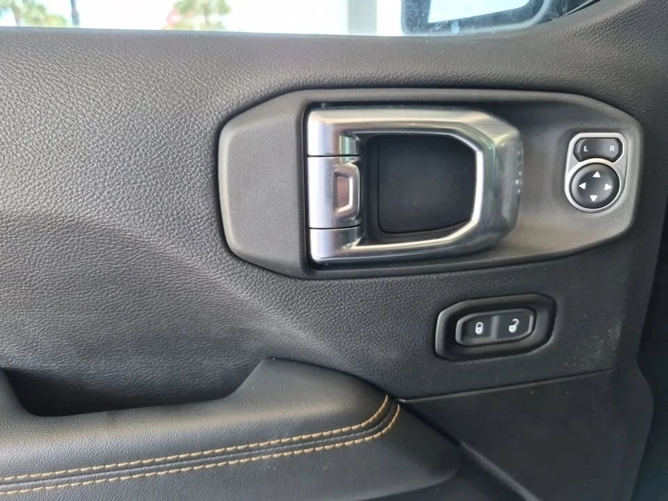 2025 Jeep JT Gladiator - Image 11 of 18