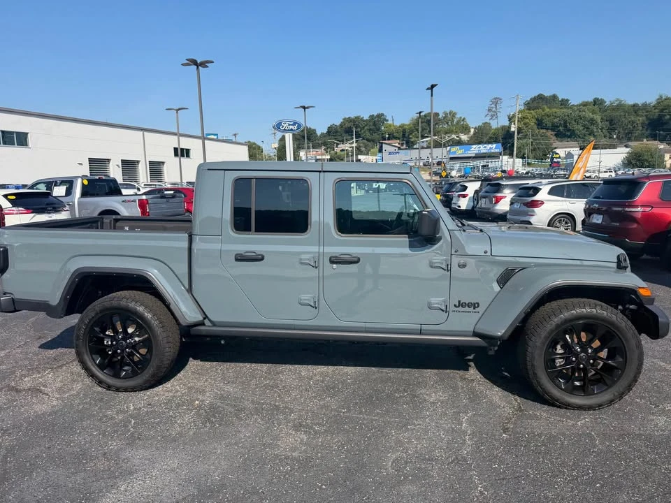 2025 Jeep JT Gladiator - Image 2 of 10