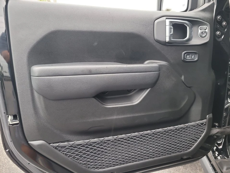 2025 Jeep JT Gladiator - Image 16 of 20