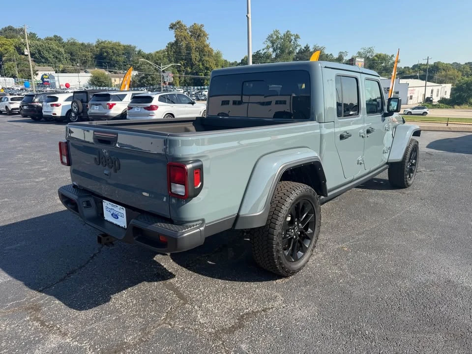 2025 Jeep JT Gladiator - Image 6 of 10