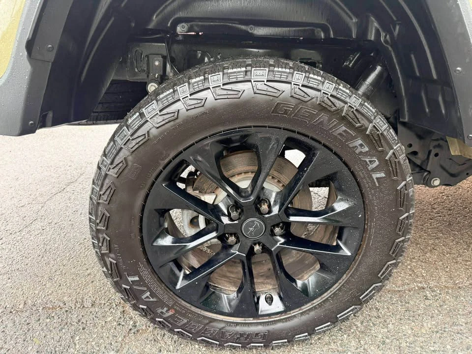2025 Jeep JT Gladiator - Image 15 of 17