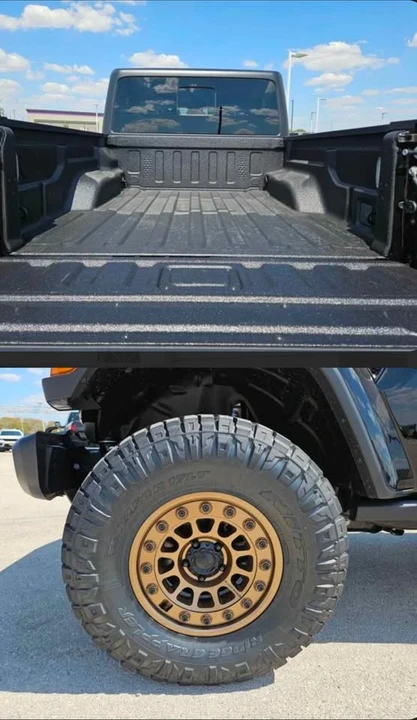 2025 Jeep JT Gladiator - Image 4 of 6