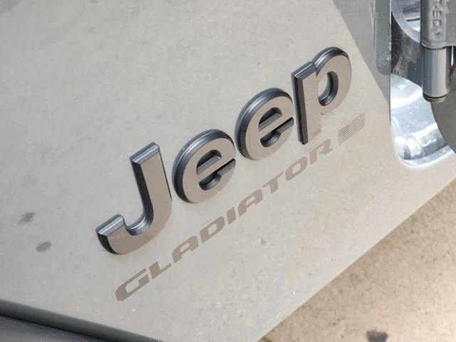 2025 Jeep JT Gladiator - Image 10 of 10