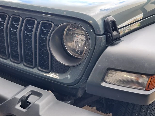 2025 Jeep JT Gladiator - Image 8 of 10