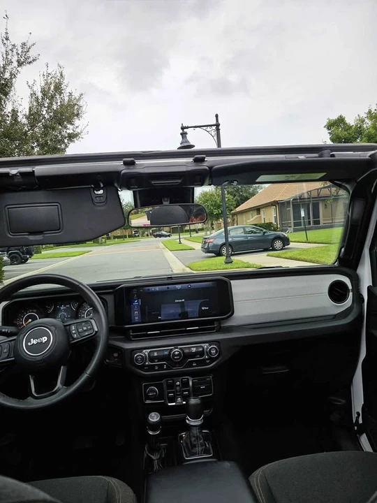 2025 Jeep JT Gladiator - Image 11 of 17