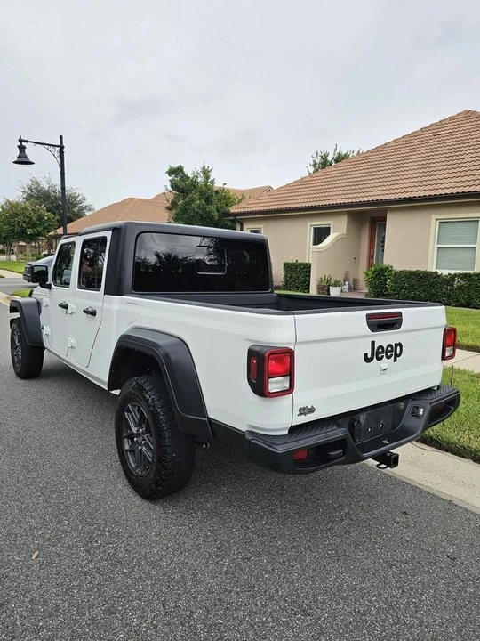 2025 Jeep JT Gladiator - Image 5 of 17