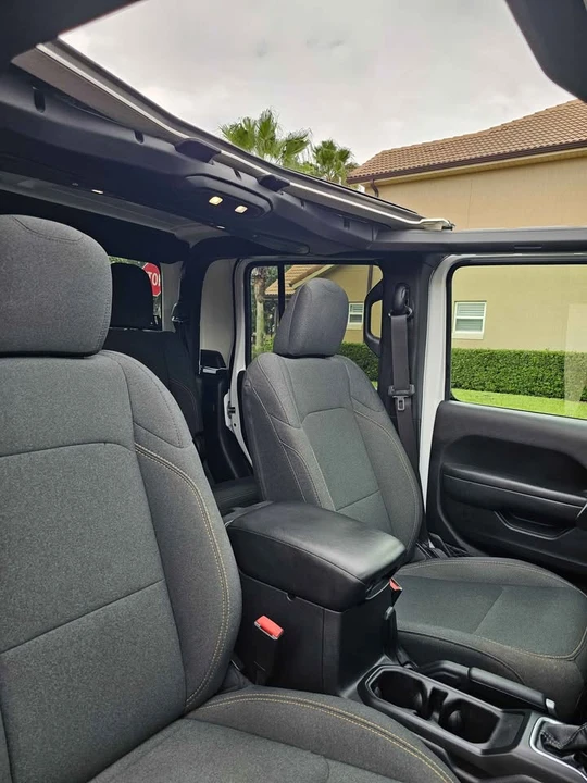 2025 Jeep JT Gladiator - Image 14 of 17