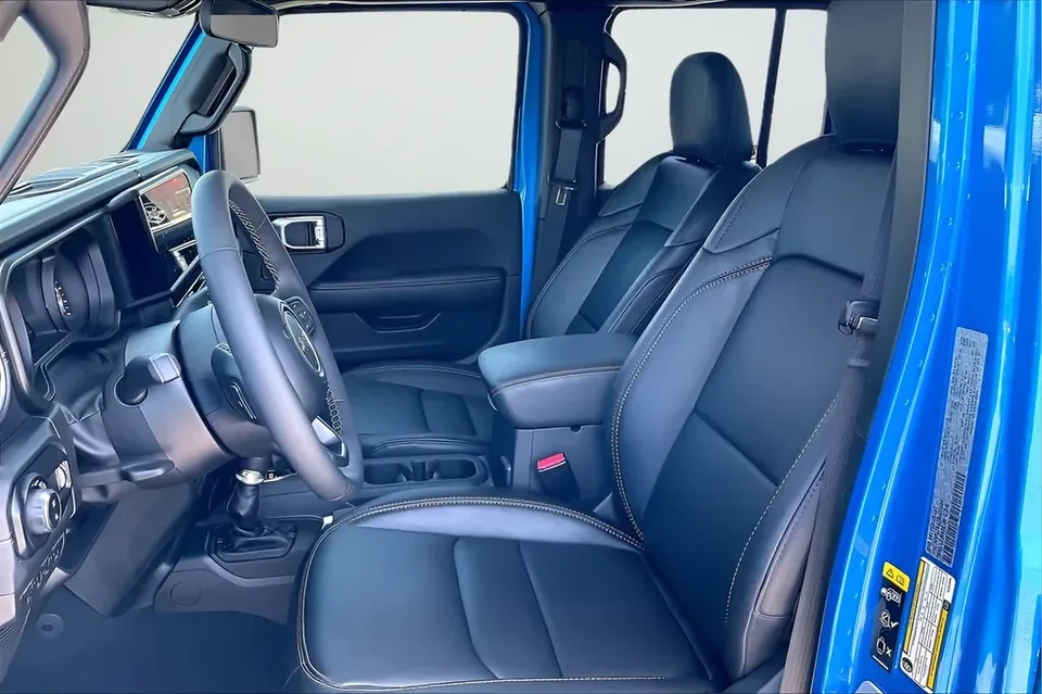 2025 Jeep JT Gladiator - Image 18 of 20
