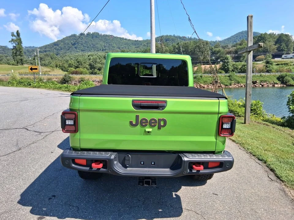 2025 Jeep JT Gladiator - Image 10 of 20