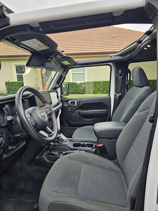 2025 Jeep JT Gladiator - Image 9 of 17
