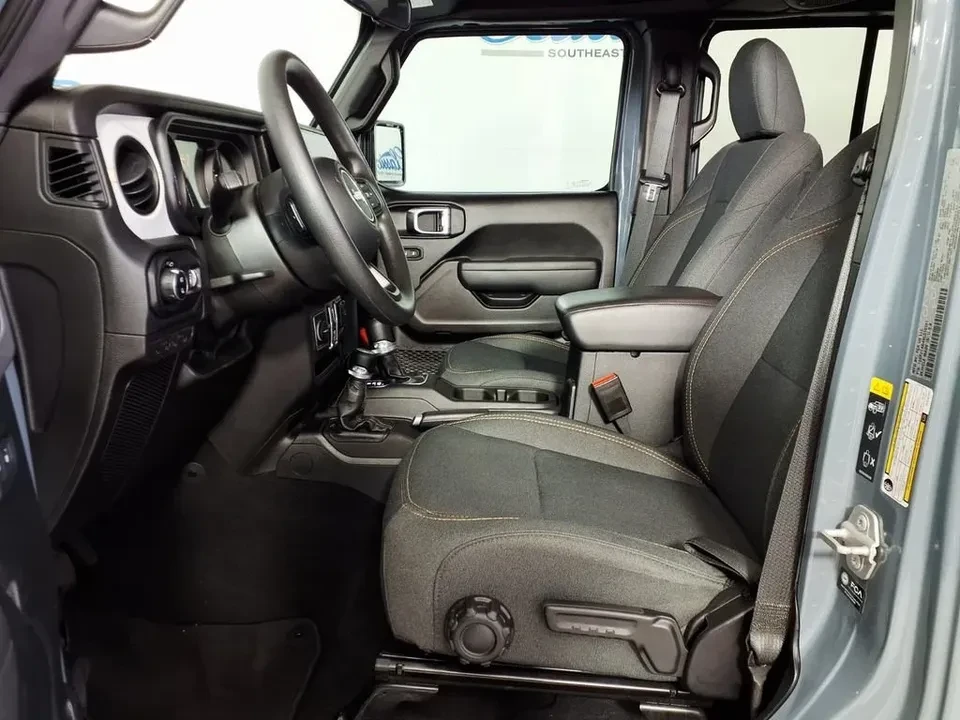 2025 Jeep JT Gladiator - Image 10 of 20