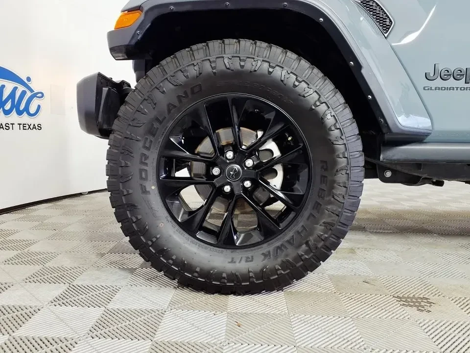 2025 Jeep JT Gladiator - Image 9 of 20